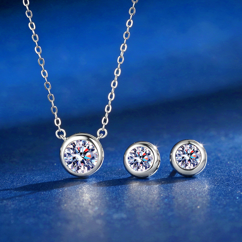 Bezels Set Pendant - Kolczyki sztyfty z moissanitem w oprawie,