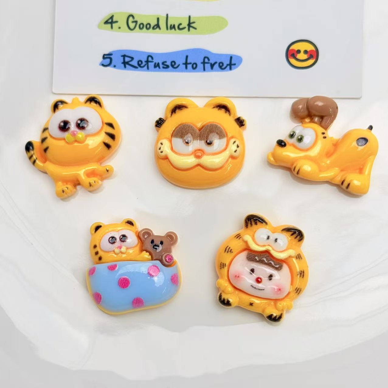 Crafting Resin - 50 szt. Figurki Garfielda, urocze akcesoria